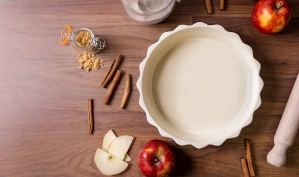 apple pie slice cinnamon golden crust