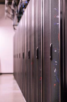 enthusiastic young server with western hat