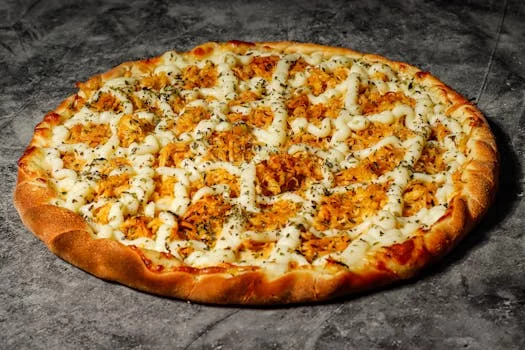 chicken ranch pizza with crispy chicken